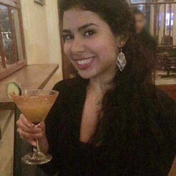 Meet your Posher, Miss. Monica Larissa ✨ - Picture 1 of 4